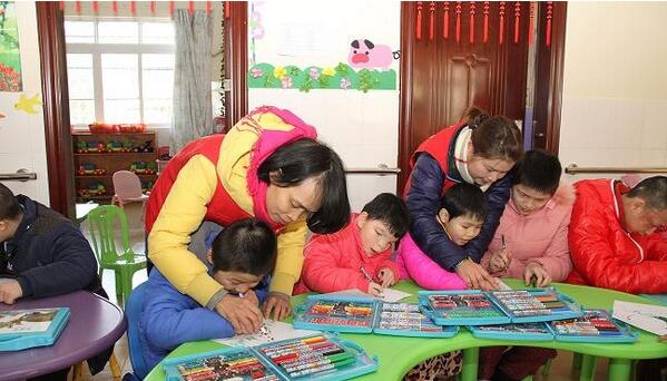 团市委开展青春情暖志愿服务活动 关爱残疾青少年.jpg